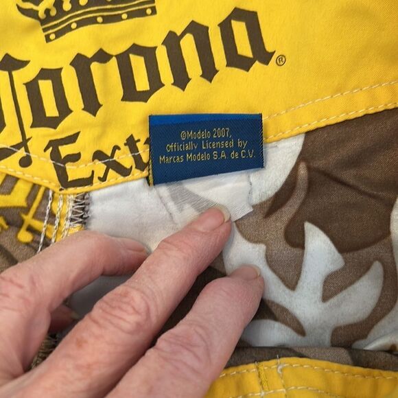 Mens Corona brown “Hawaiian” flowered shorts based on waist sz is S/M GUC - Picture 8 of 12